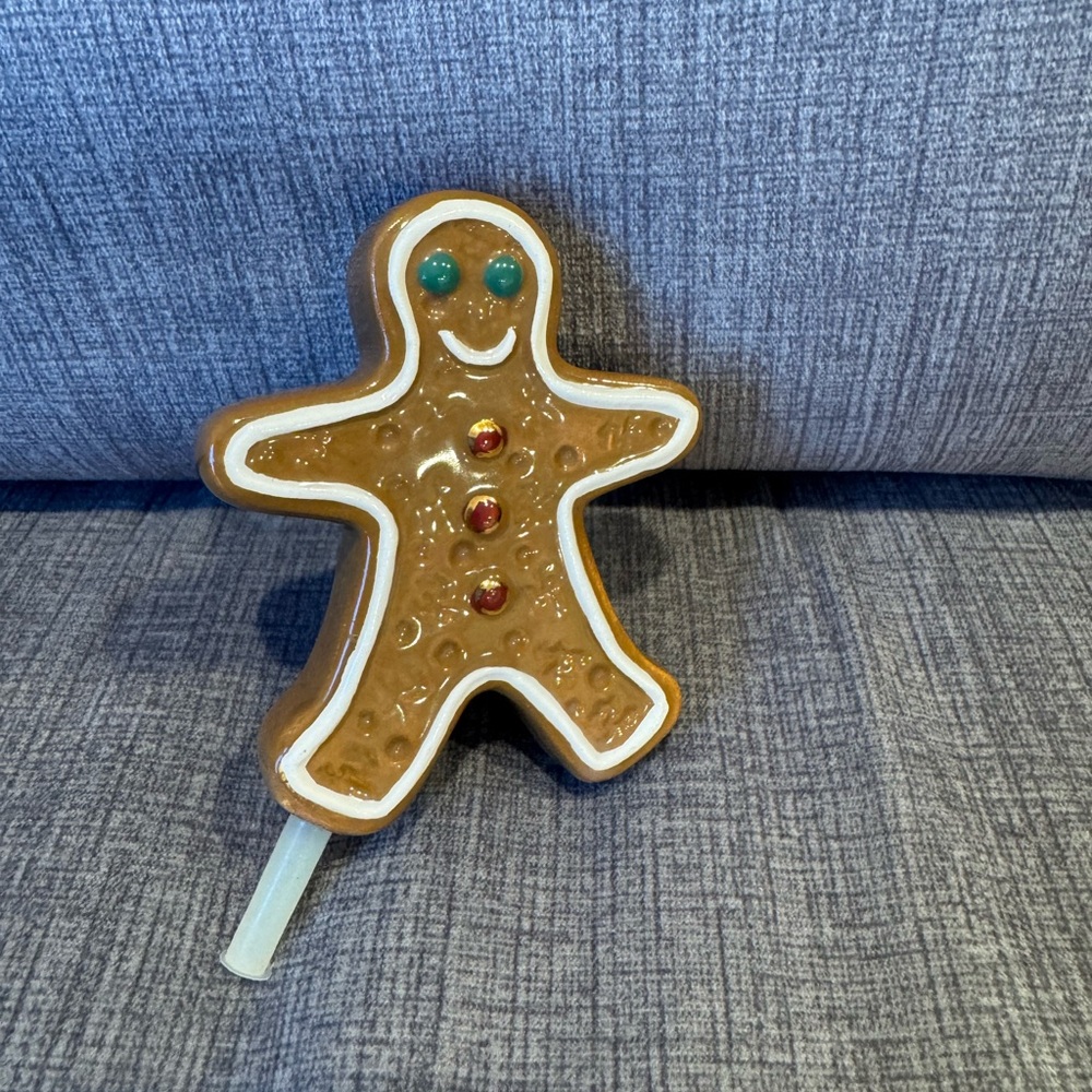Original Nora Fleming Gingerbread Mini
Embossed “nf” initials - Retired